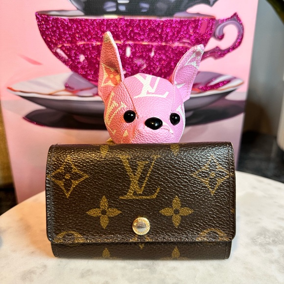 Louis Vuitton Accessories - Louis Vuitton Key Holder